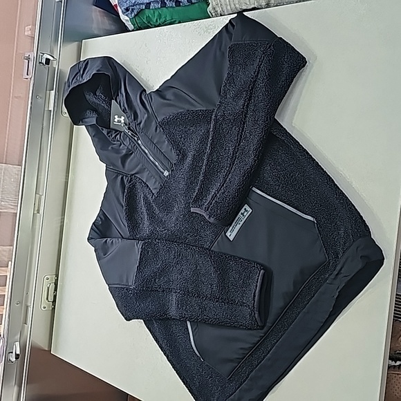 New With Tags Under Armour Pullover - Picture 1 of 7
